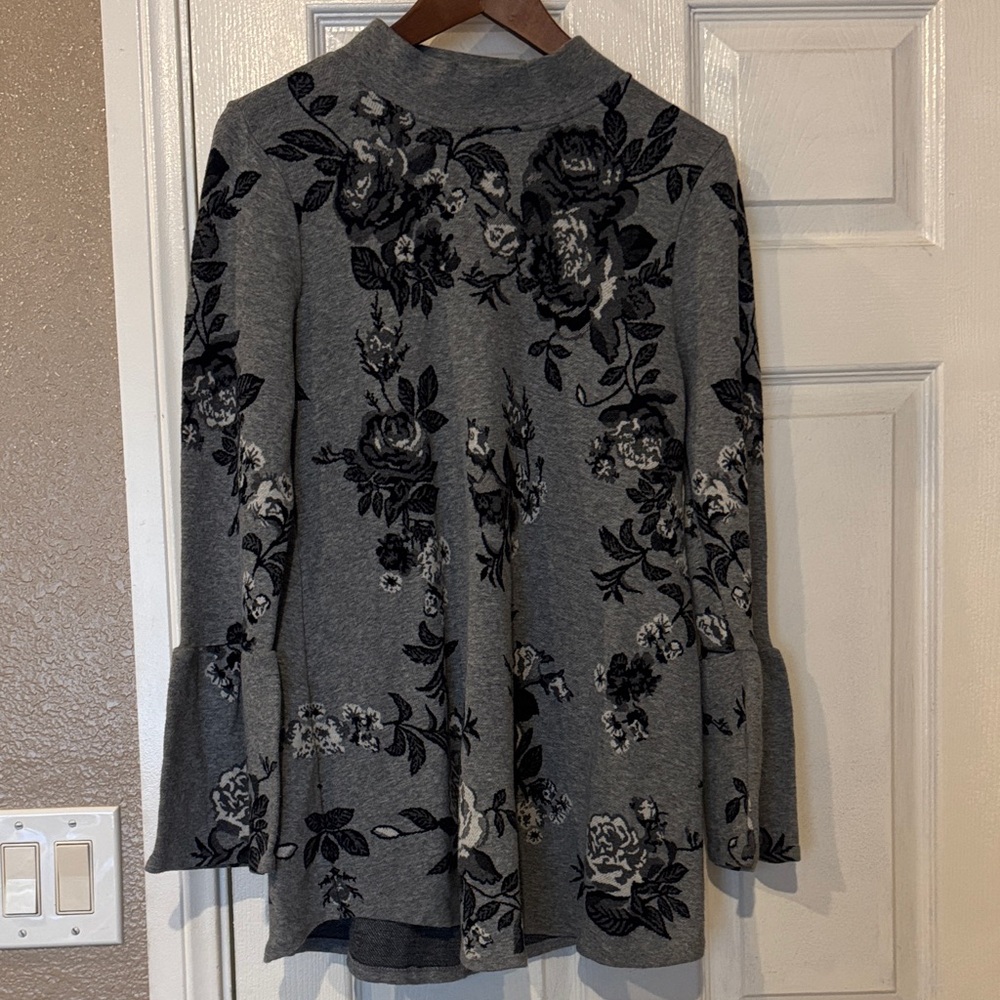 Style & Co. Gray and Black Floral Top
